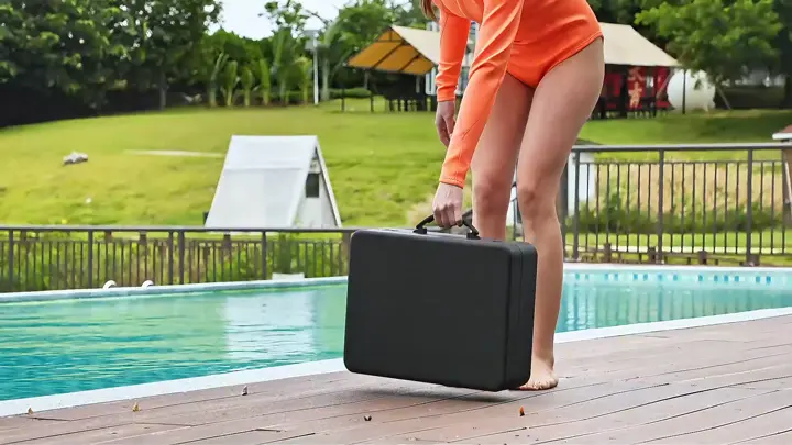 Person carrying the storage box for the KESZING LXHD 6-1 underwater scooter